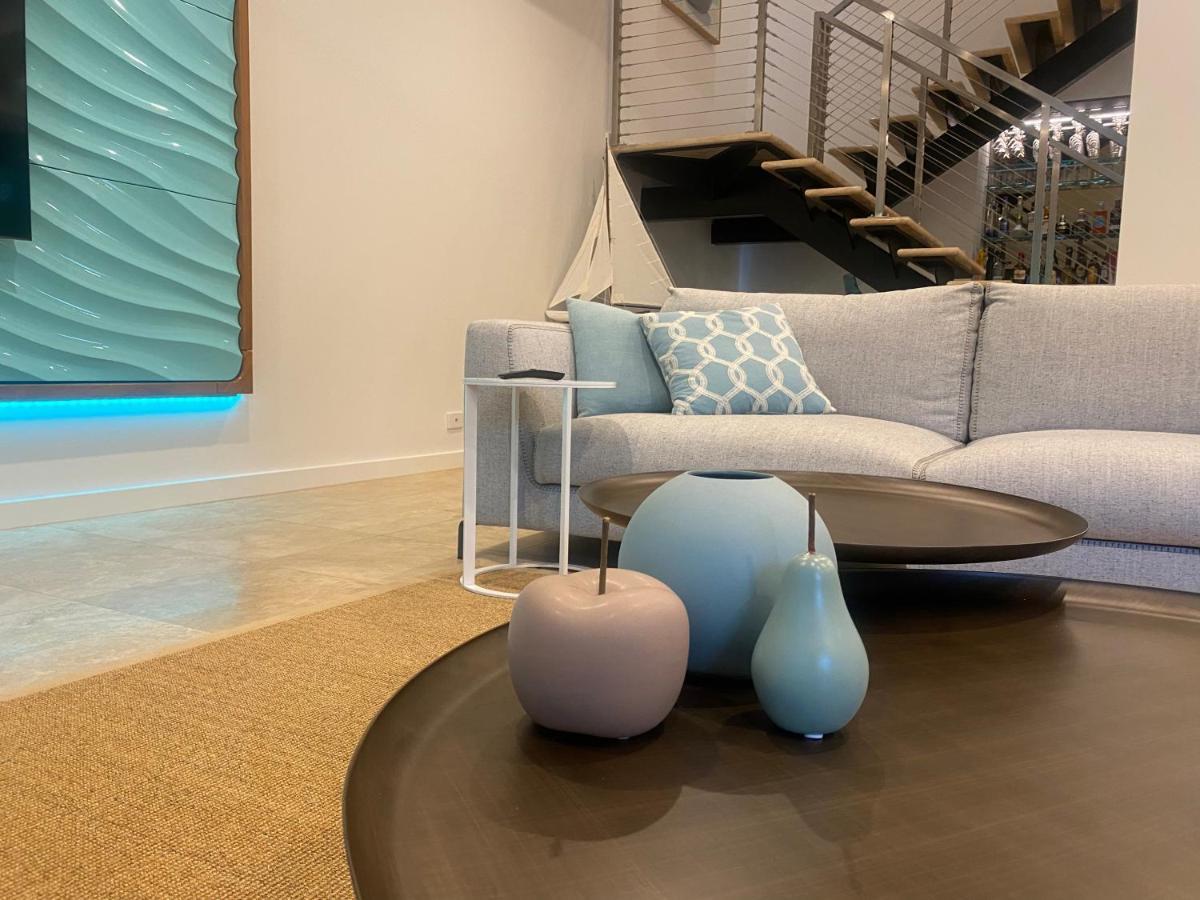 Aqua Beachfront * Port Douglas