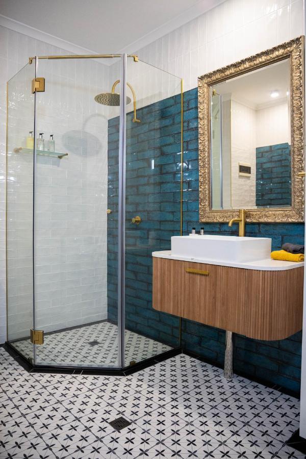 Noir-luxe In Port Douglas, Newly Renovated 2023 Apartment *