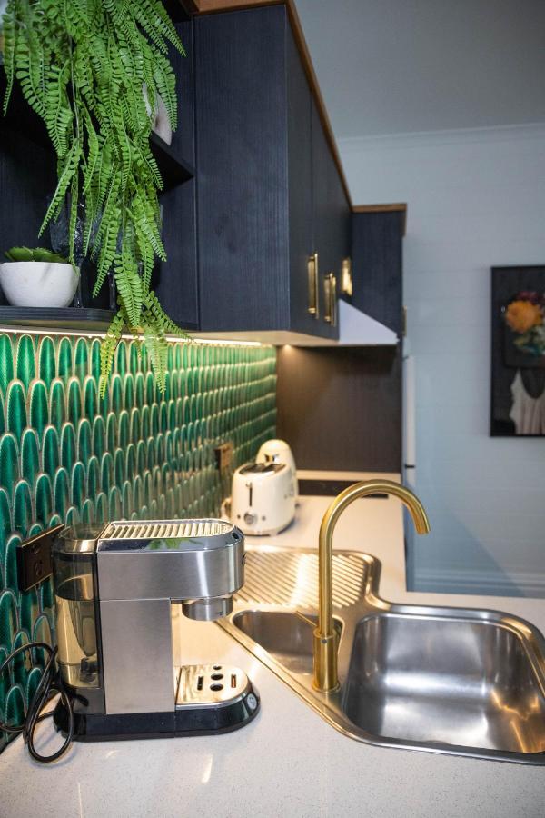 Noir-luxe In Port Douglas, Newly Renovated 2023 Apartment Port Douglas