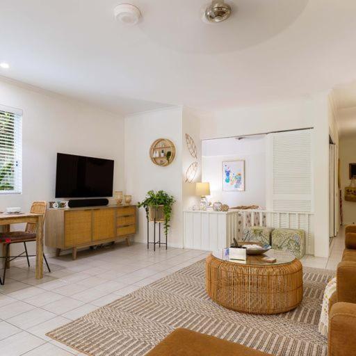 Oasis Luxe On Macrossan Street - Stylish Apartment