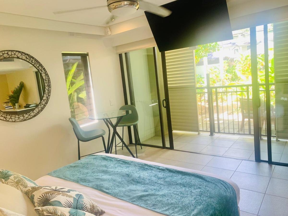 Tropical Retreat - Poolside Swimout - Ground Floor - Sea Temple & Apartment