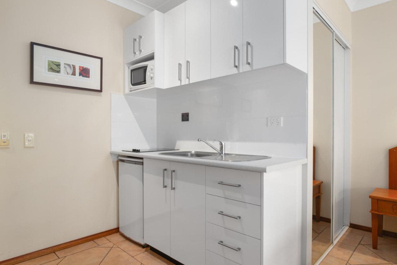 Apartment Hibiscus 52 - Fabulous Location 3 Minutes Walk To And Macrossan St Port Douglas