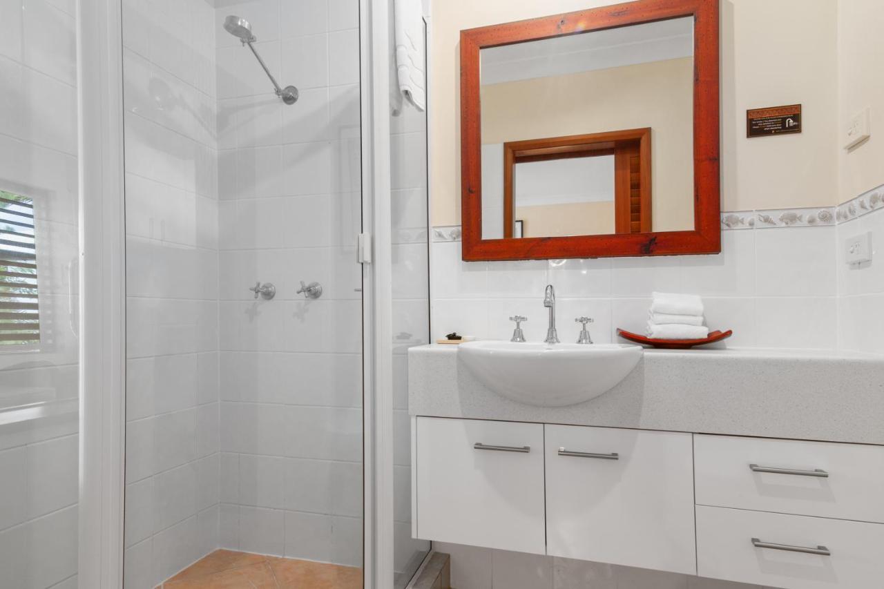 Hibiscus 52 - Fabulous Location 3 Minutes Walk To And Macrossan St Apartment *