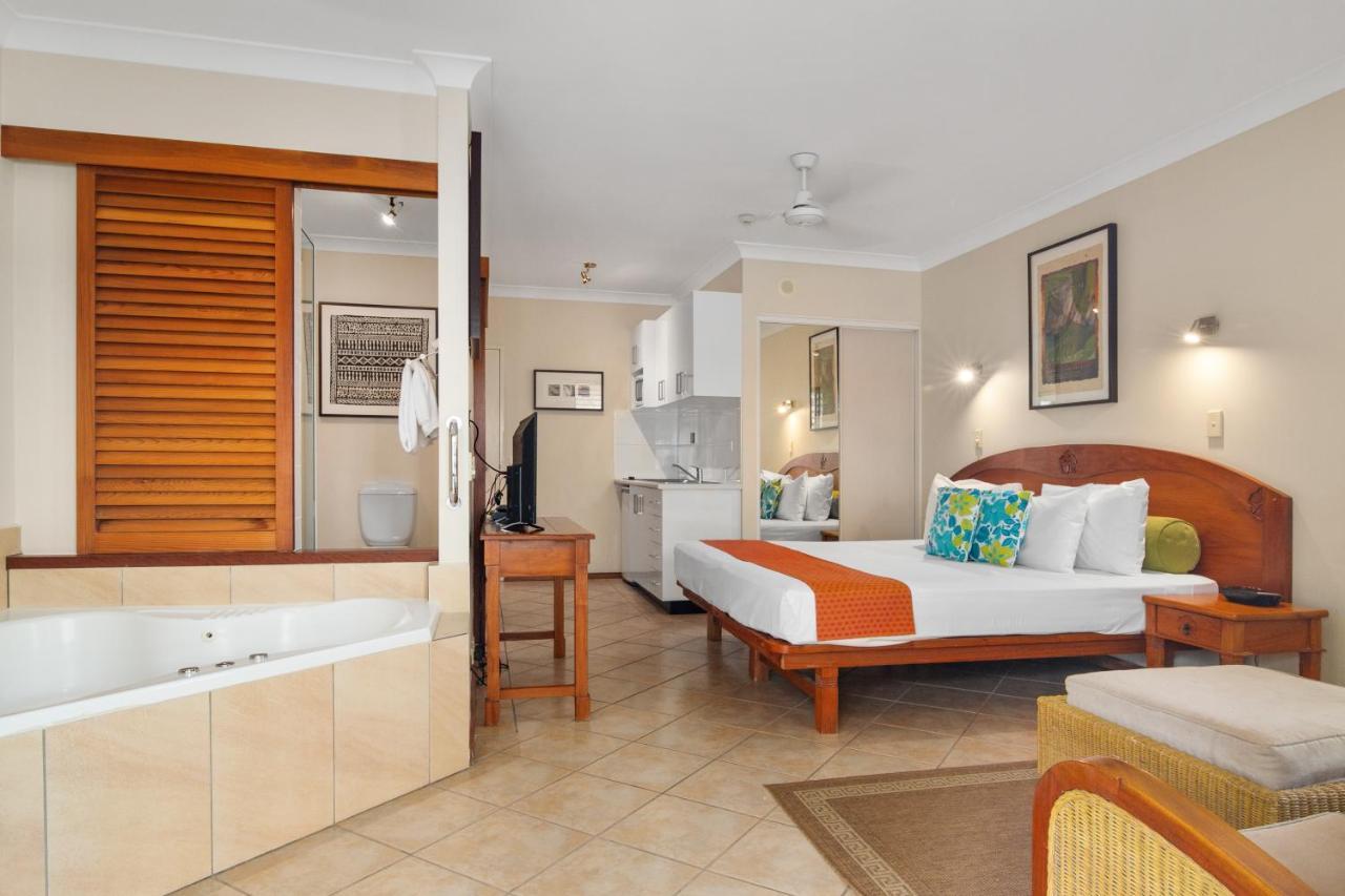 Apartment Hibiscus 52 - Fabulous Location 3 Minutes Walk To And Macrossan St Port Douglas