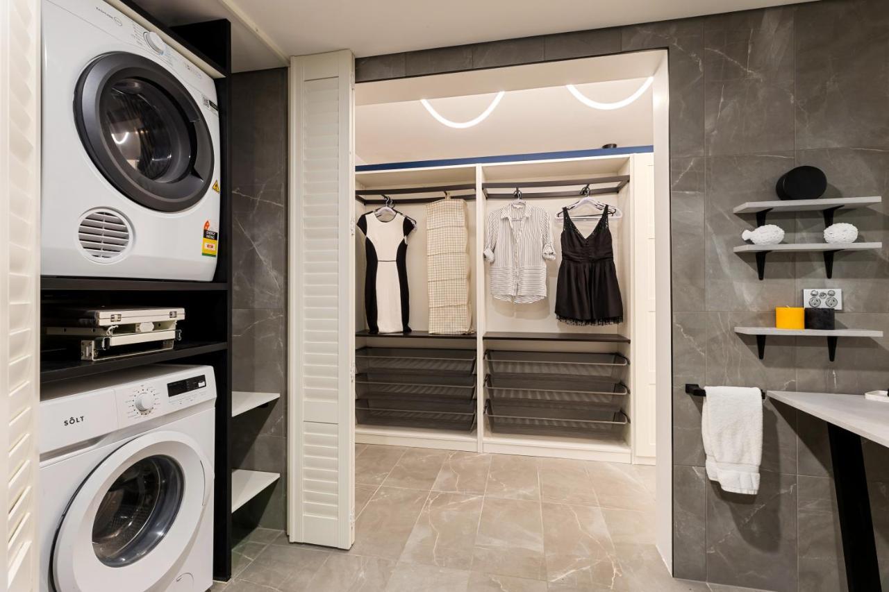 Chic In The Heart Of Town Apartment *