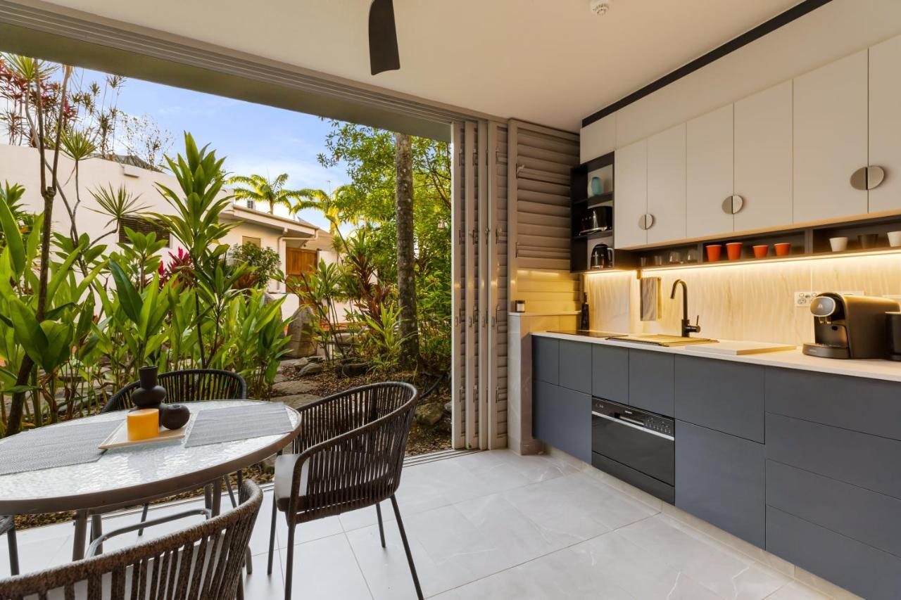 Chic In The Heart Of Town Apartment Port Douglas