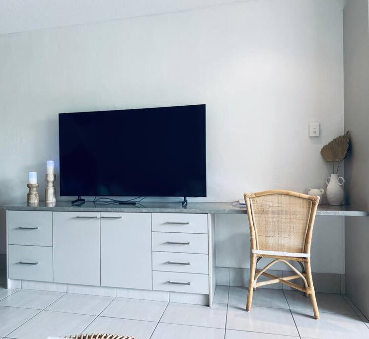 Apartment Wanderlust - Little Slice Of Heaven On Macrossan Str Port Douglas