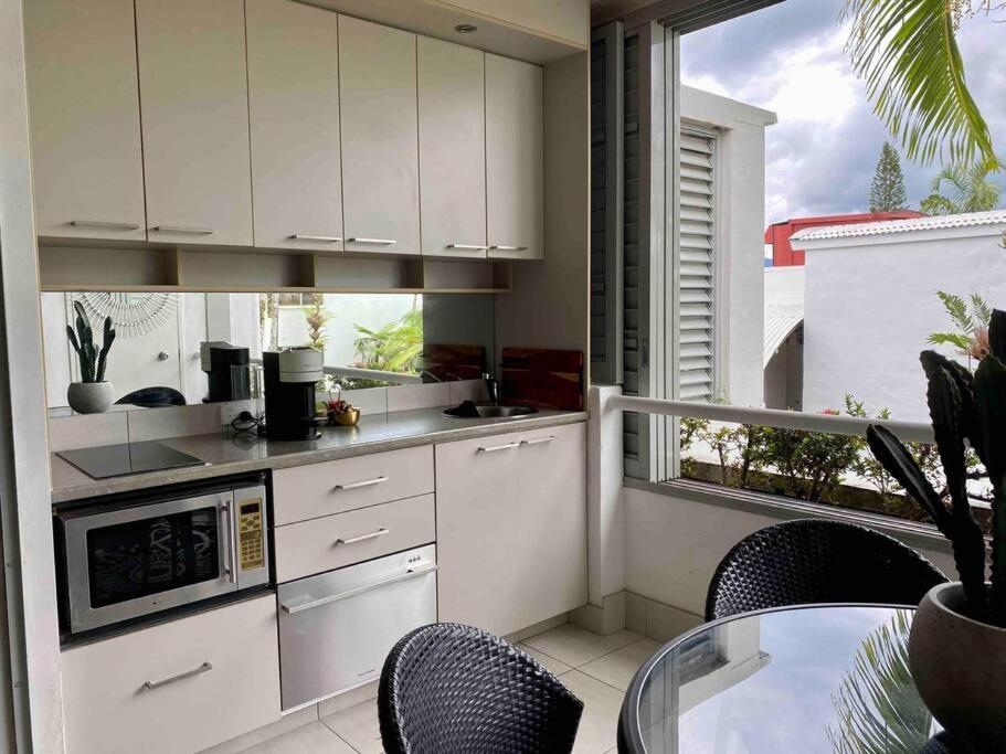 Apartment Wanderlust - Little Slice Of Heaven On Macrossan Str