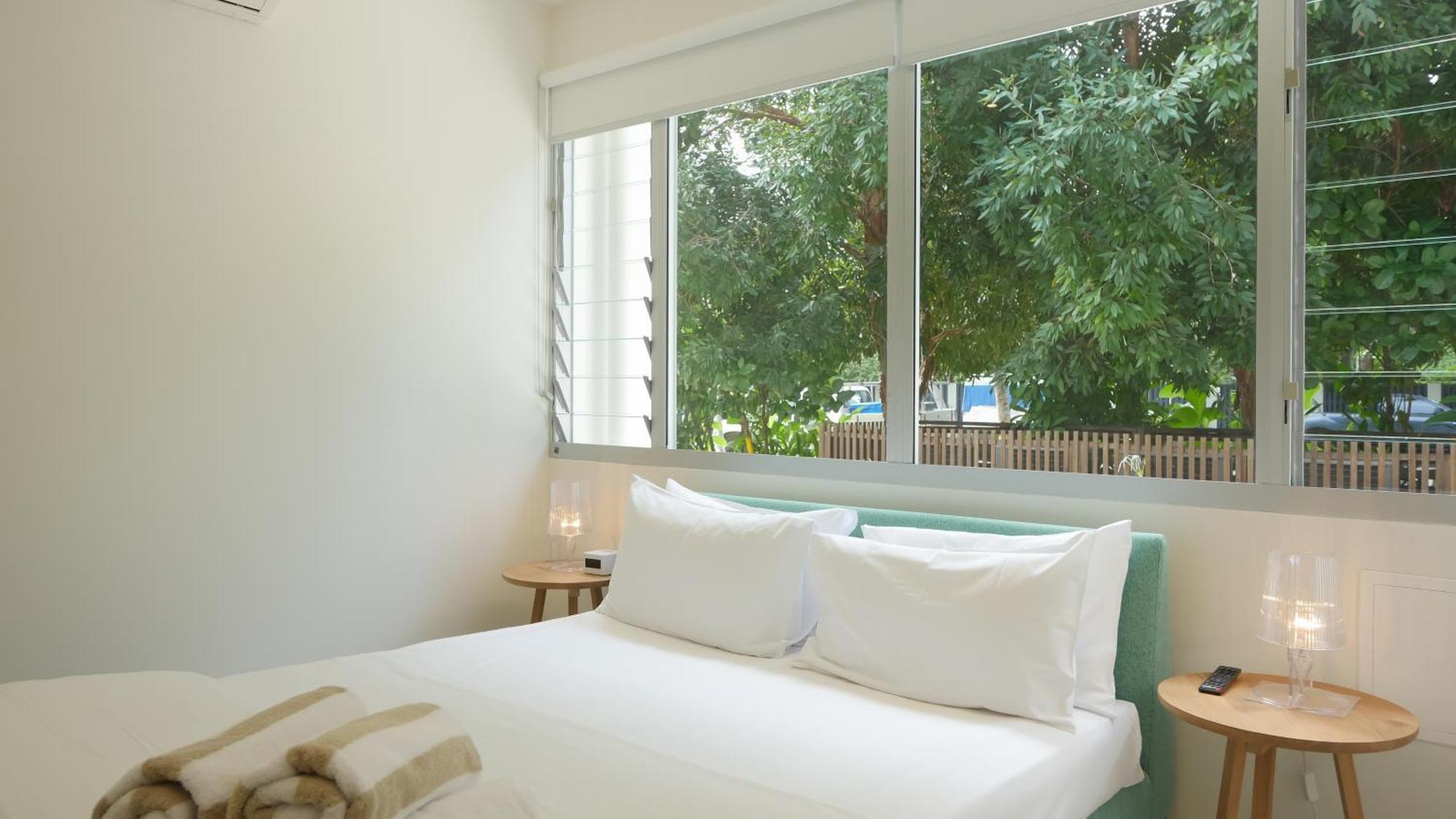 Pool Aparthotel 4*