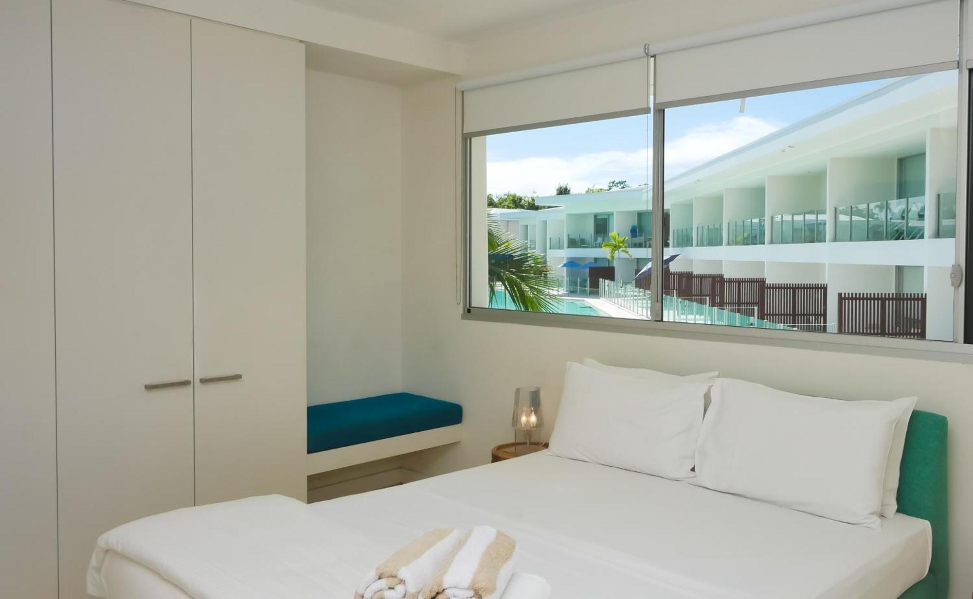 Pool Aparthotel 4*