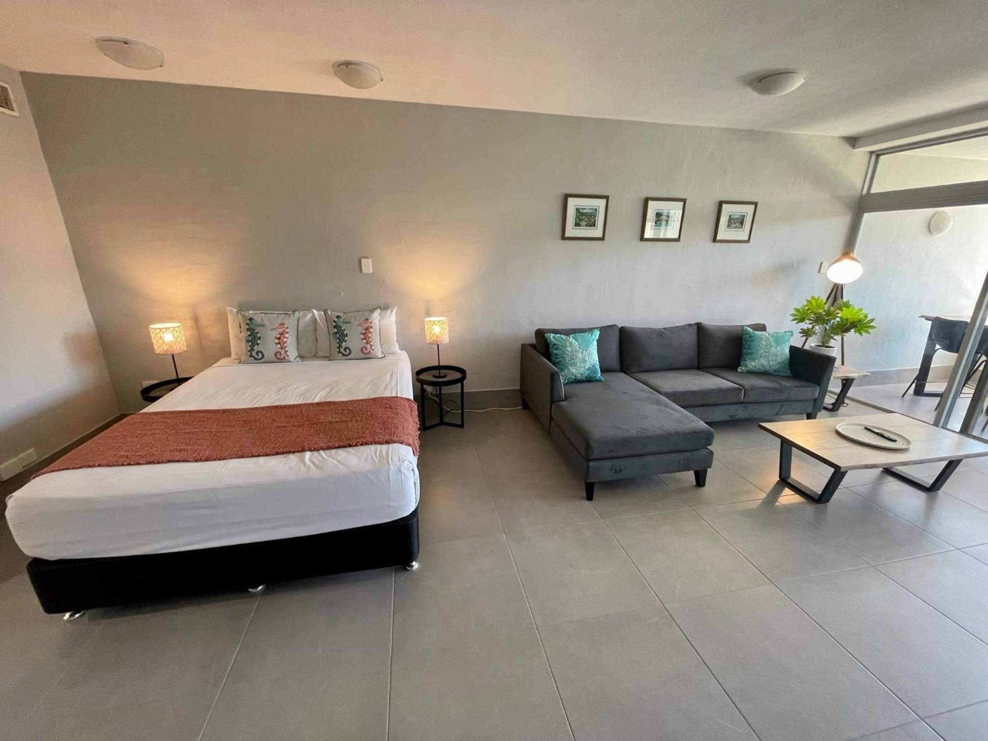 Aparthotel Club Tropical - Official Onsite Reception & Check In Port Douglas