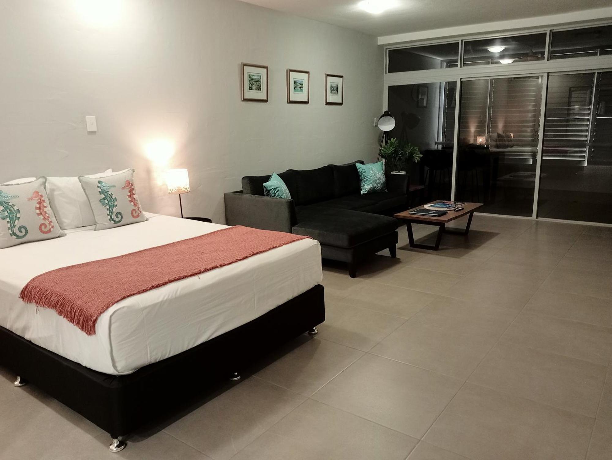 Club Tropical - Official Onsite Reception & Check In Aparthotel