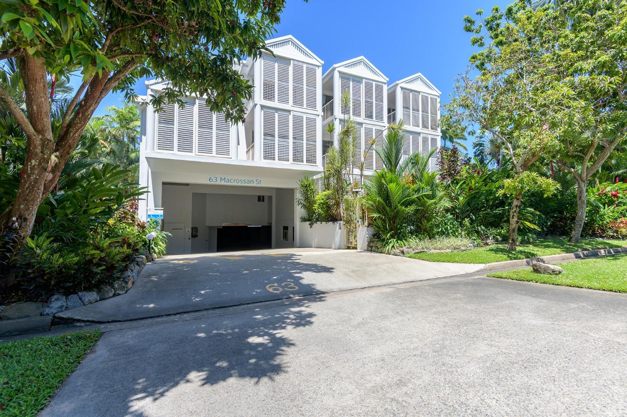 - Adults Only Oasis Port Douglas