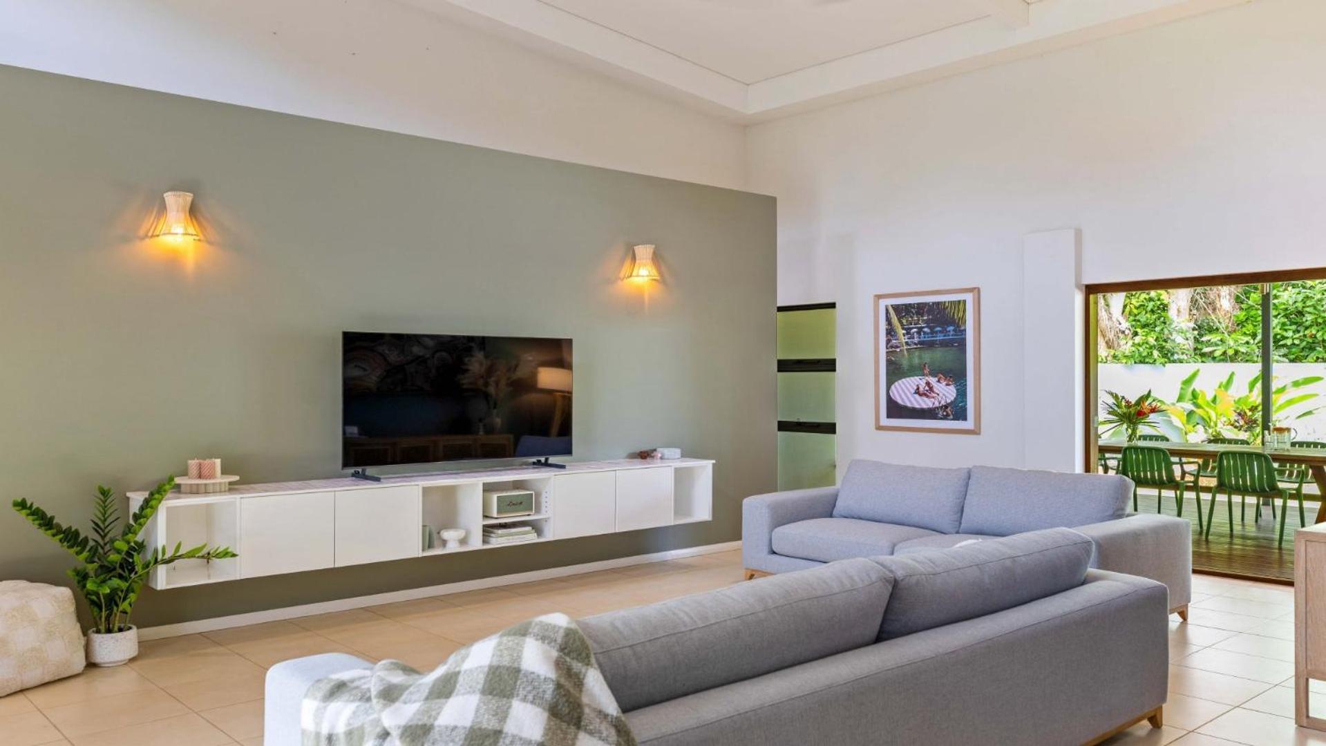25 The Lakes Estate