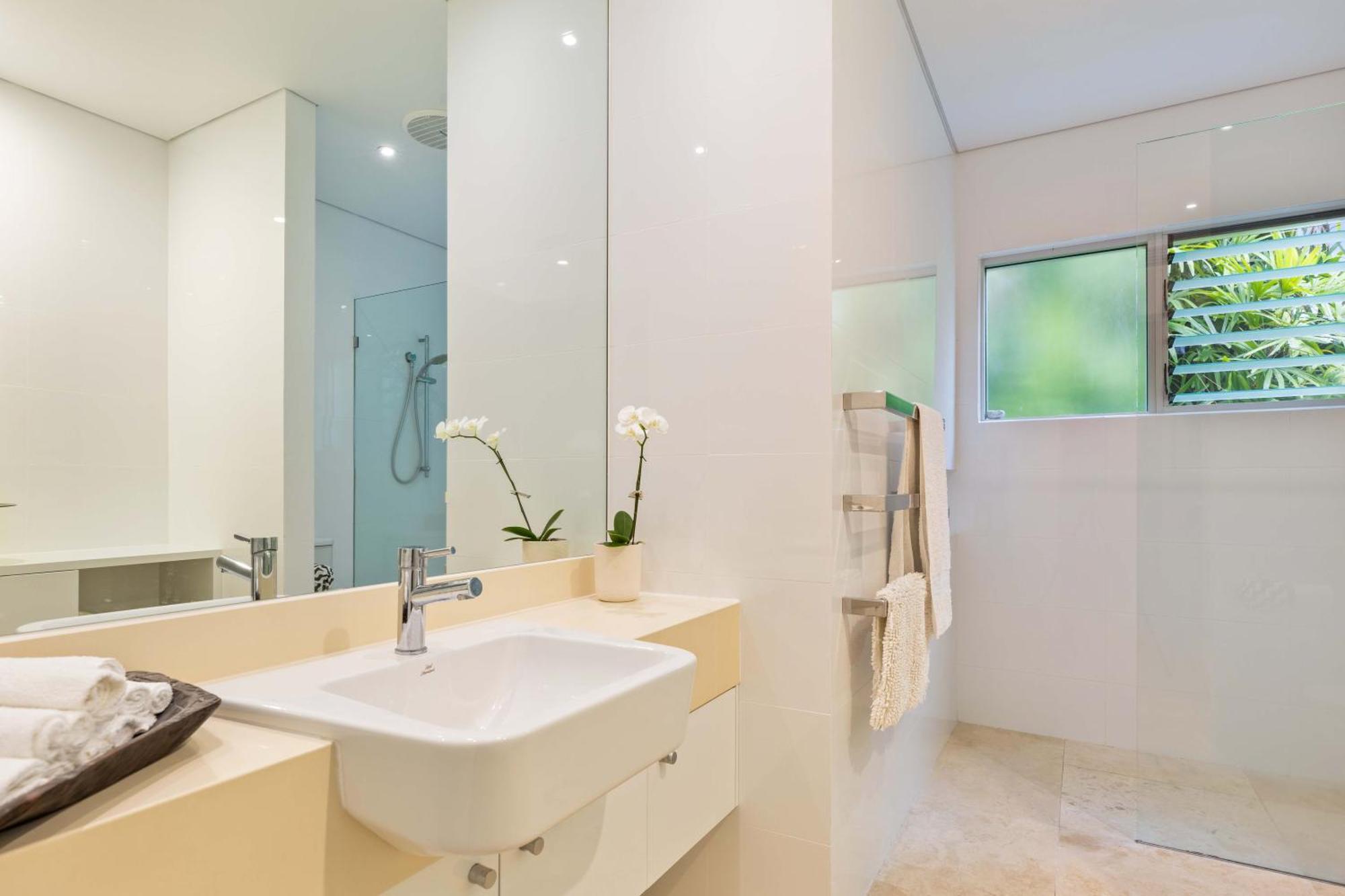 Beachfront 4 Bedroom Luxury - 16 Solander Boulevard Holiday home *