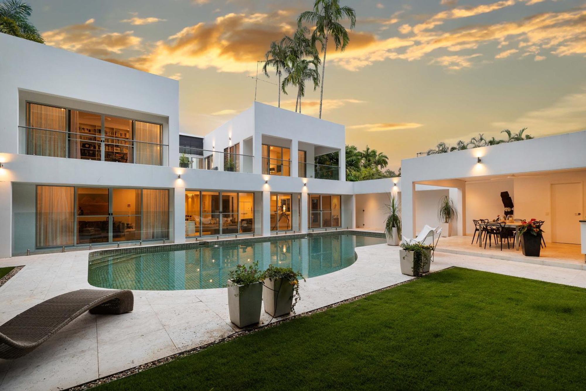Beachfront 4 Bedroom Luxury - 16 Solander Boulevard Holiday home