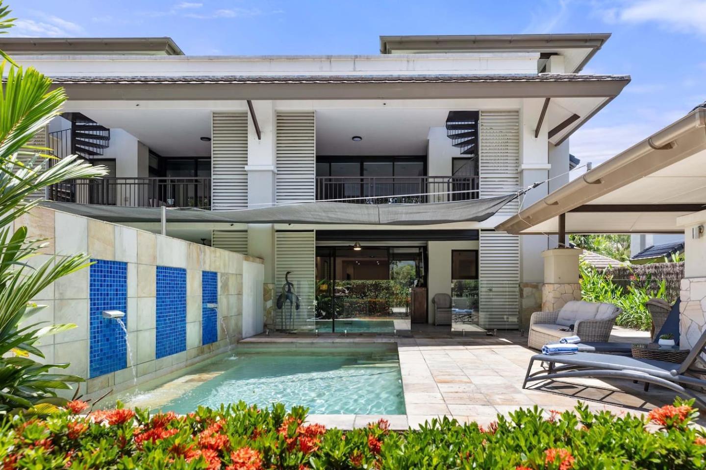 Apartment Sanctuary In Temple - Living Redefined