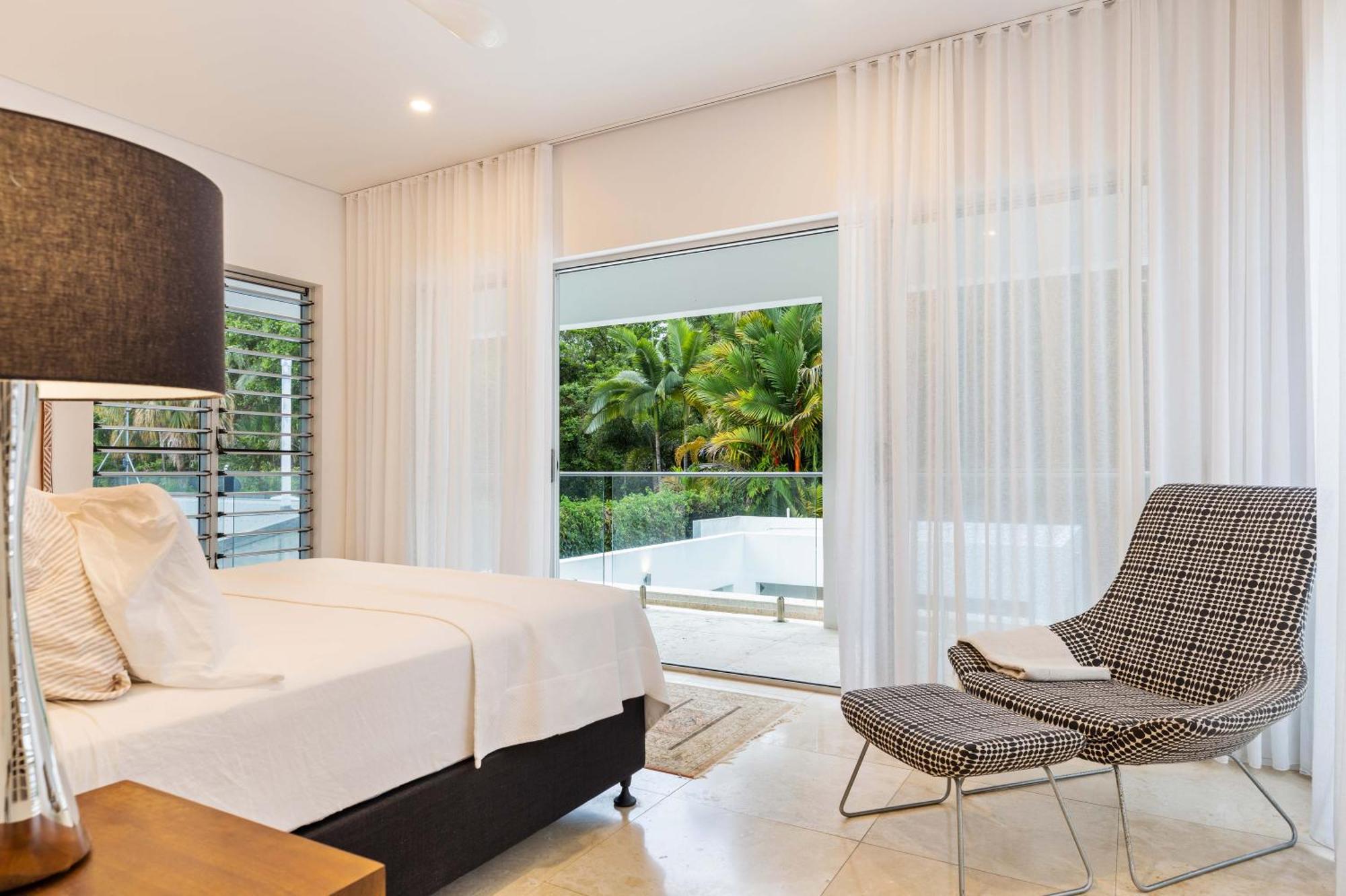 Beachfront 4 Bedroom Luxury - 16 Solander Boulevard Holiday home *