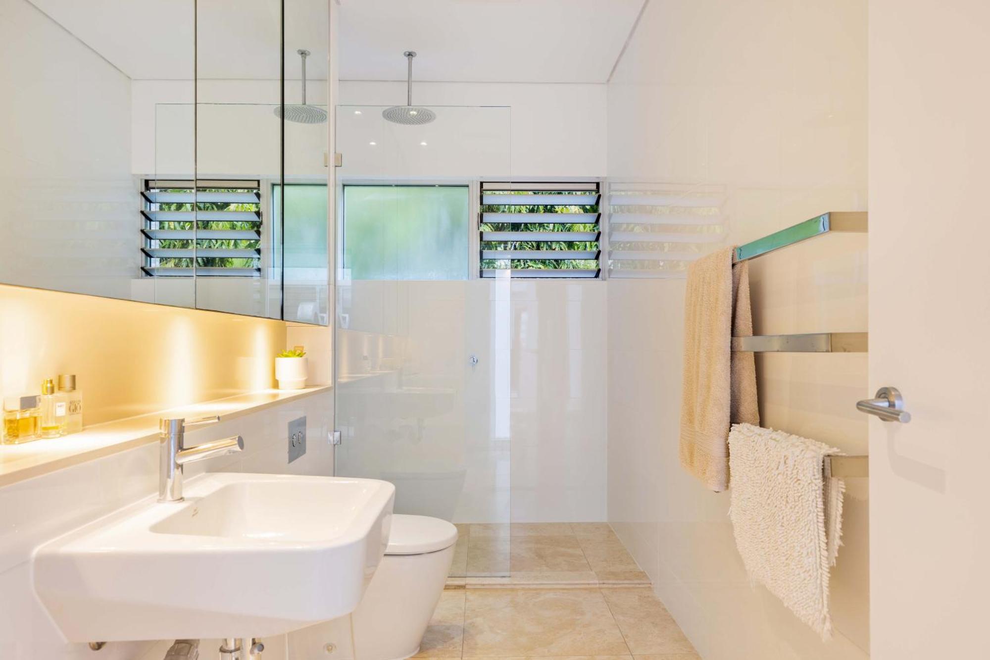 Beachfront 4 Bedroom Luxury - 16 Solander Boulevard Holiday home