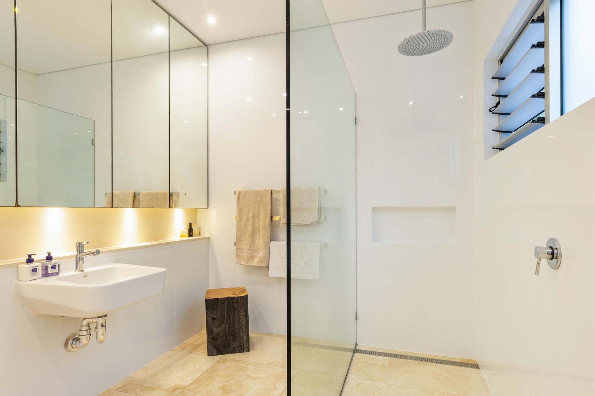 Holiday home Beachfront 4 Bedroom Luxury - 16 Solander Boulevard