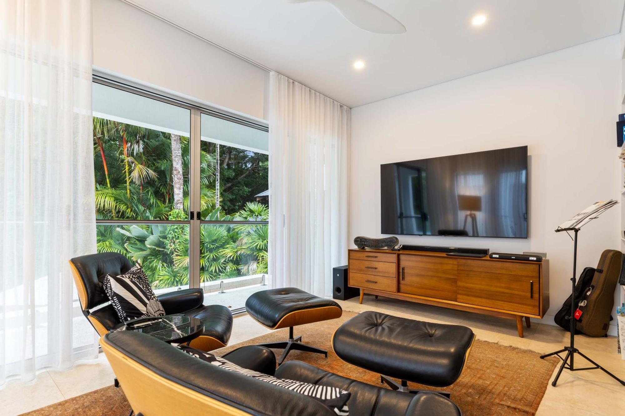 Holiday home Beachfront 4 Bedroom Luxury - 16 Solander Boulevard