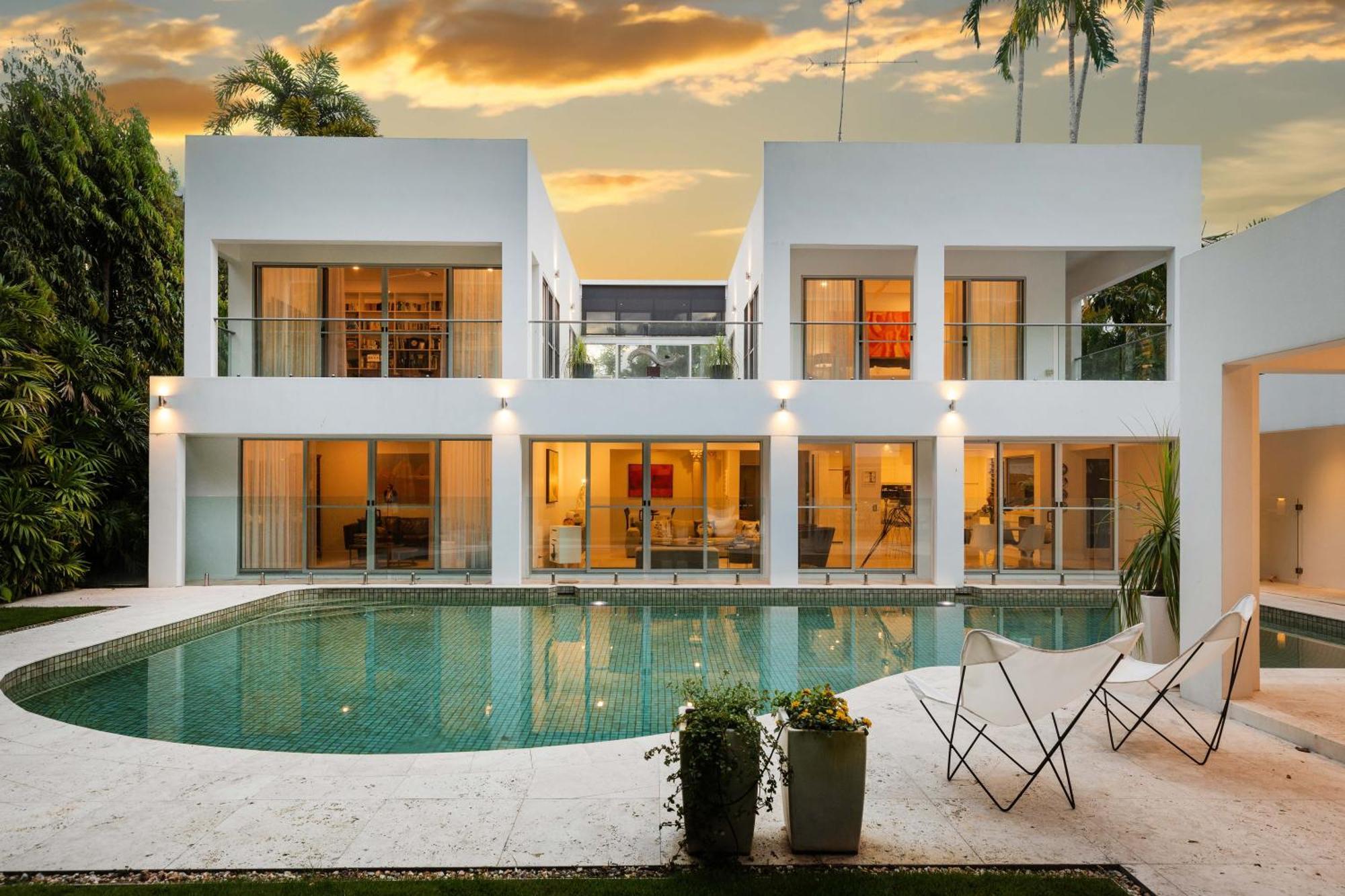 Holiday home Beachfront 4 Bedroom Luxury - 16 Solander Boulevard *