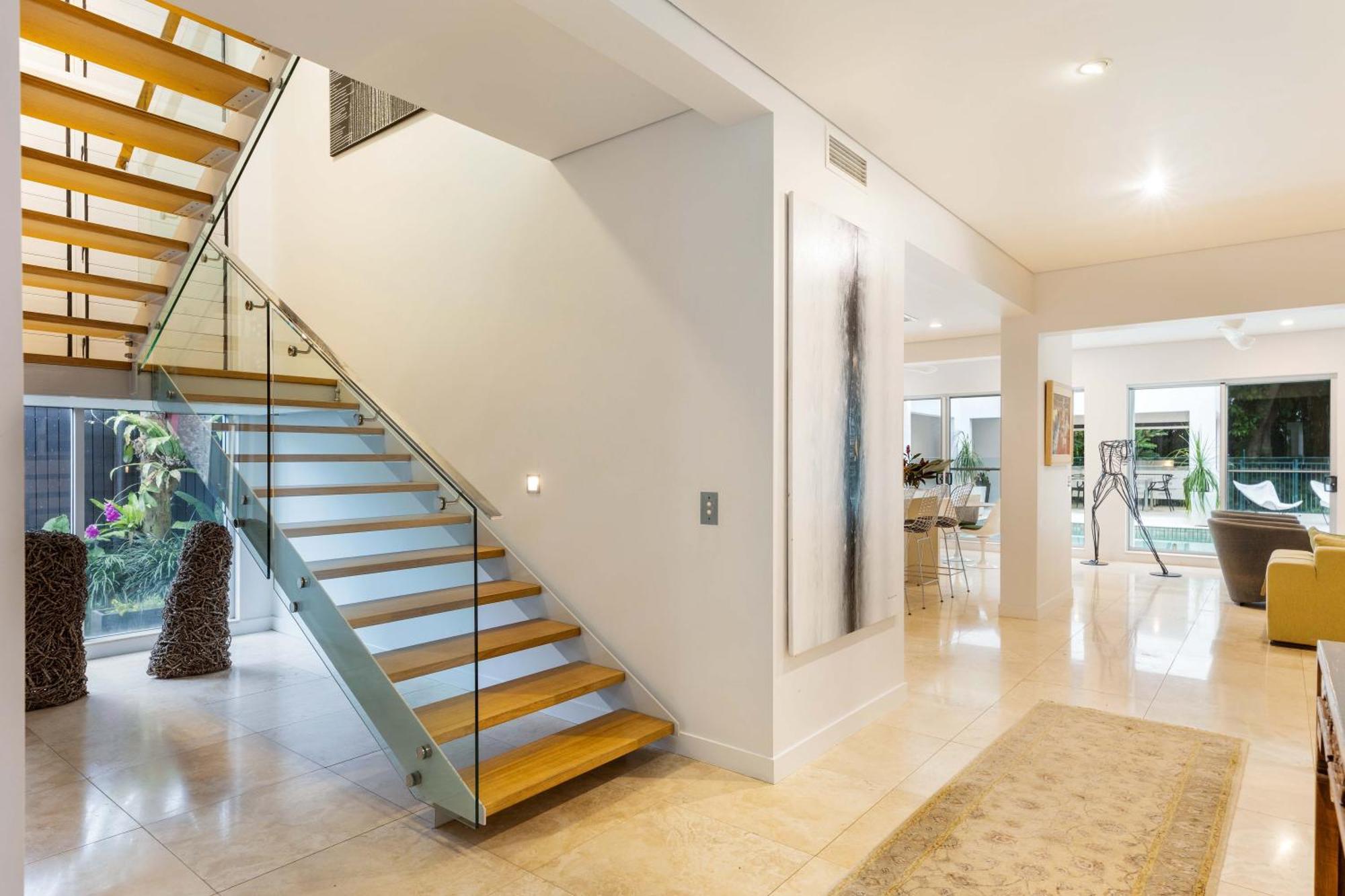 Holiday home Beachfront 4 Bedroom Luxury - 16 Solander Boulevard *