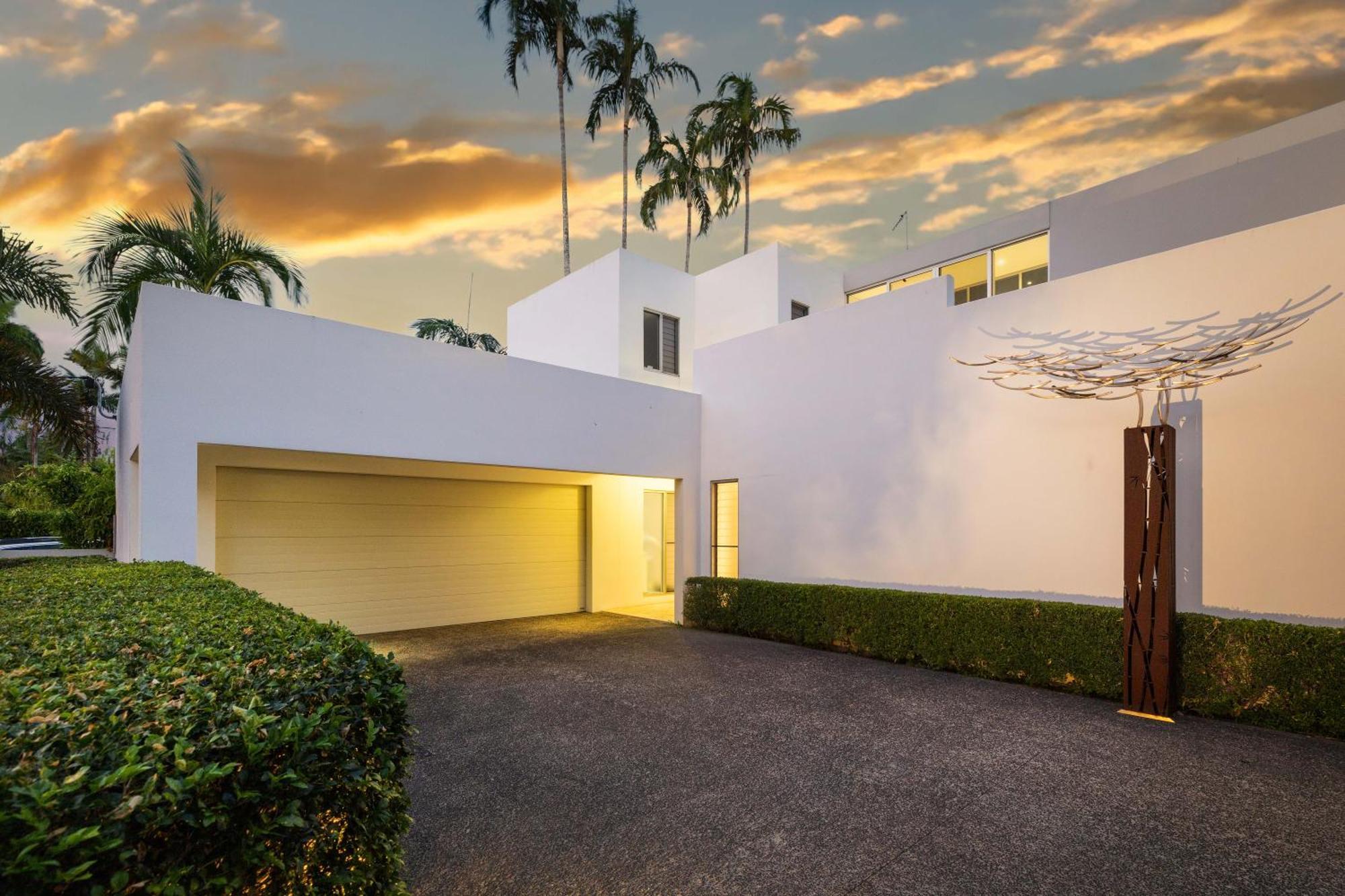 Holiday home Beachfront 4 Bedroom Luxury - 16 Solander Boulevard
