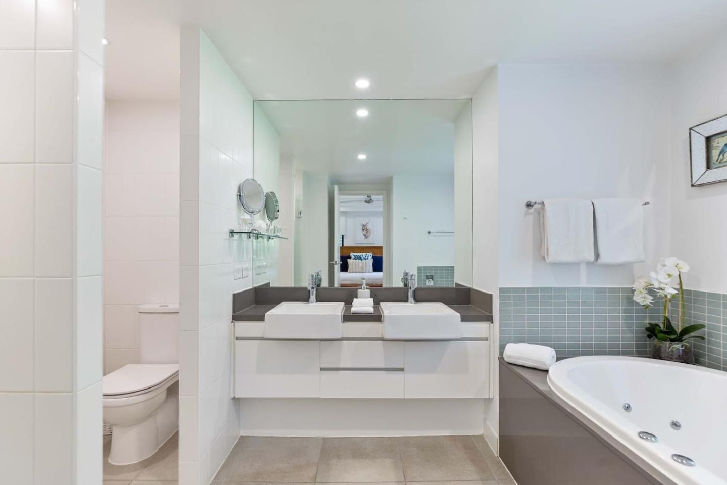 Apartment Sanctuary In Temple - Living Redefined *