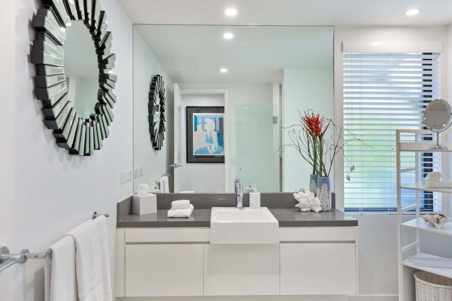 Apartment Sanctuary In Temple - Living Redefined
