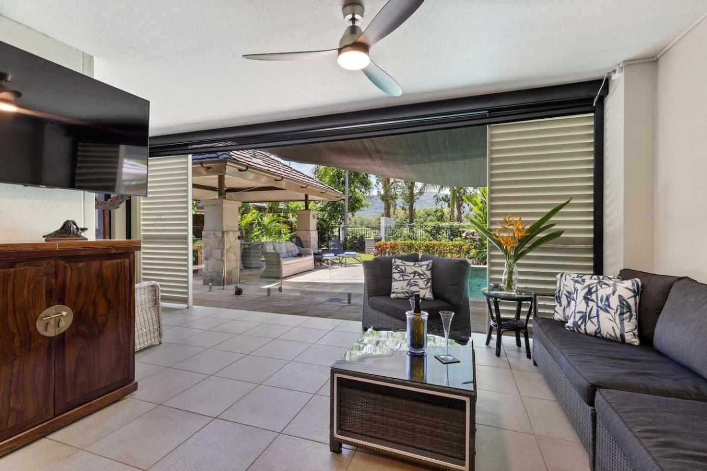 Apartment Sanctuary In Temple - Living Redefined