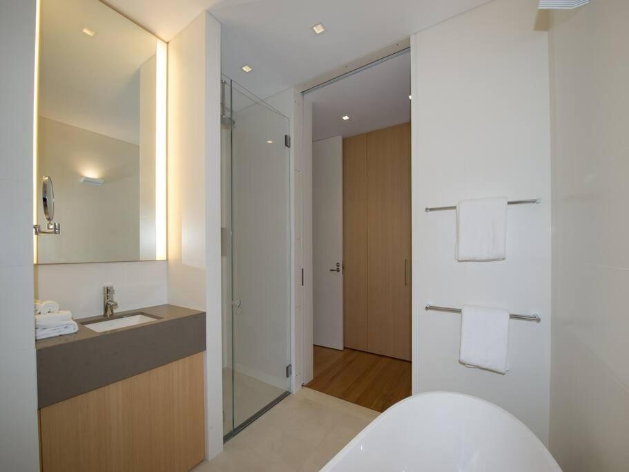 The White Oasis - 5 Bedroom Luxury In Town *