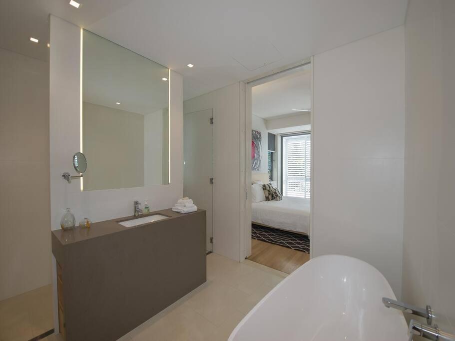 The White Oasis - 5 Bedroom Luxury In Town Holiday home *