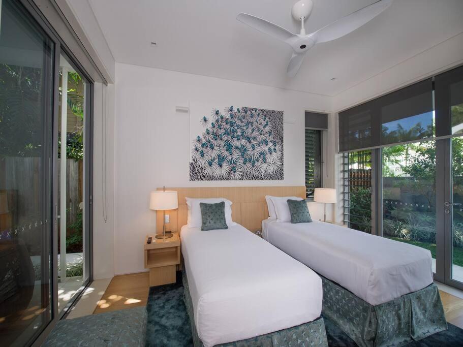 The White Oasis - 5 Bedroom Luxury In Town Port Douglas