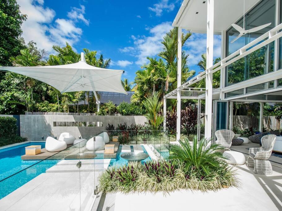 The White Oasis - 5 Bedroom Luxury In Town