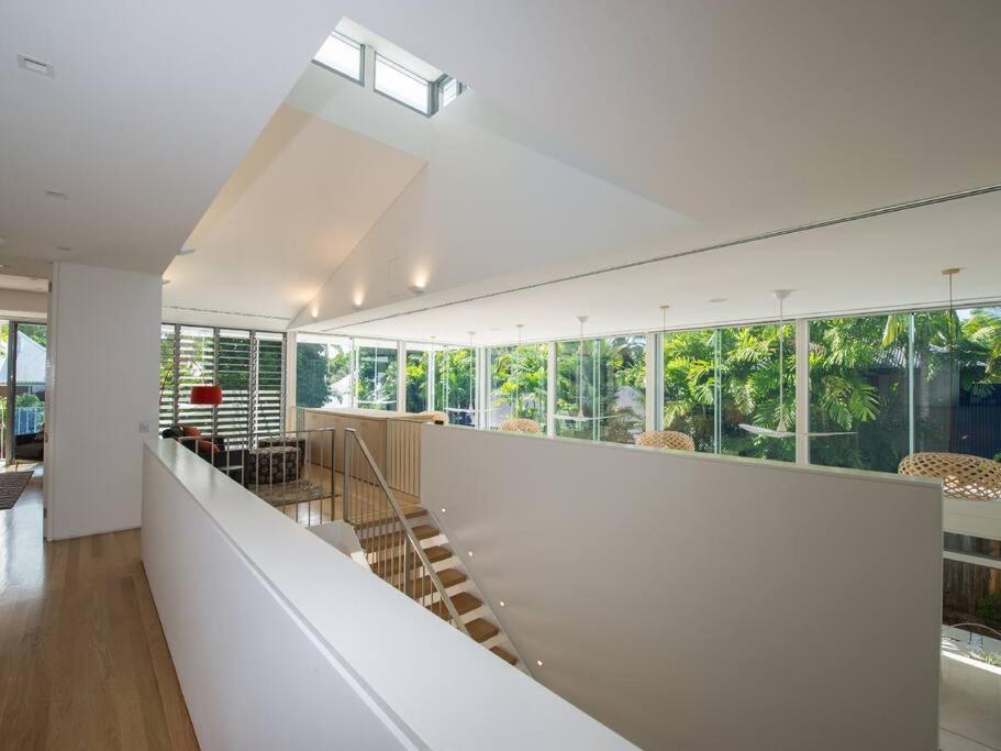 The White Oasis - 5 Bedroom Luxury In Town Holiday home *