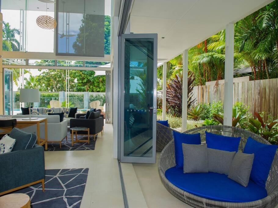 The White Oasis - 5 Bedroom Luxury In Town * Port Douglas