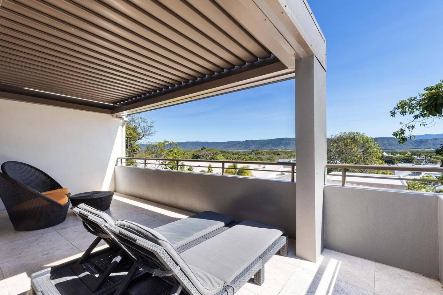 Mercedes - Poolside Tranquility On St Villa *