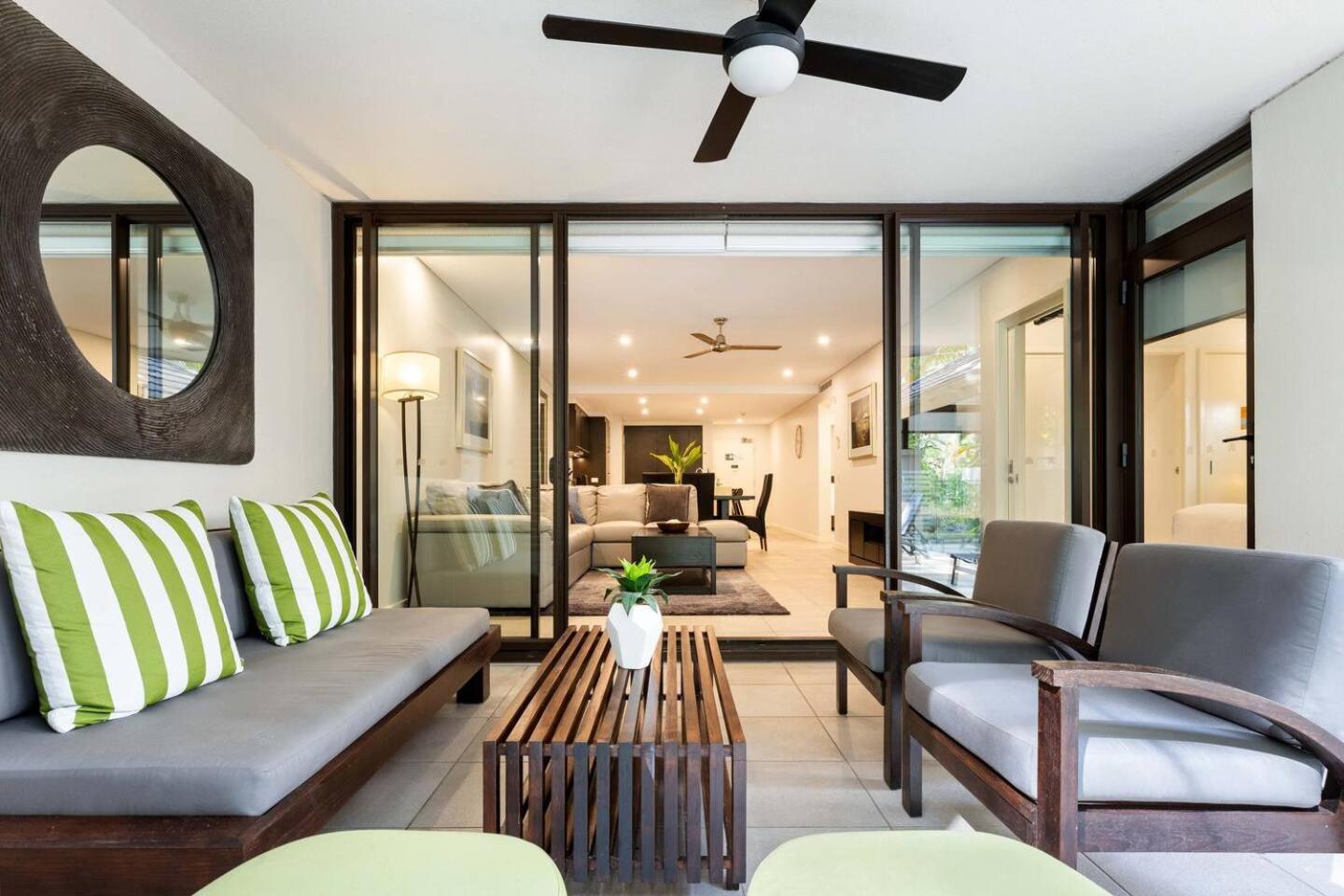 The Plunge Pool - Private Living Apartment