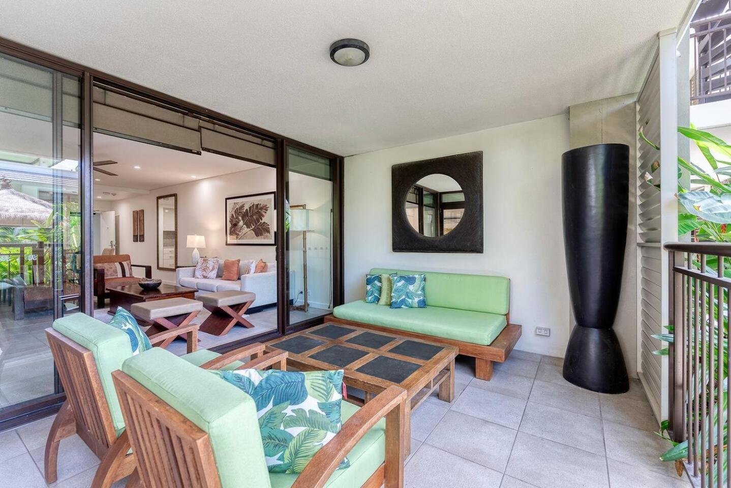 Apartment Poolside At Temple - A Lush Tropical Escape *