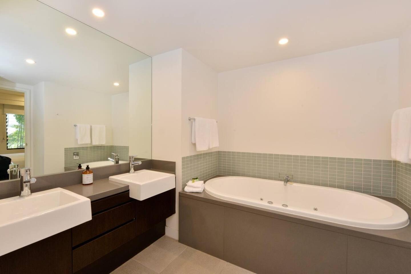 Apartment Resort-style Swim Out - A True Tropical Oasis Port Douglas