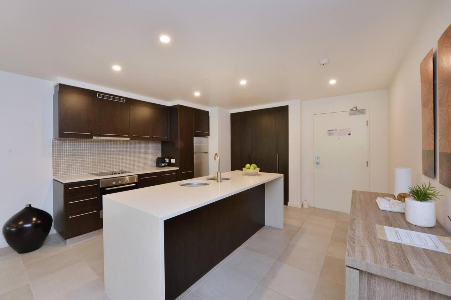 Resort-style Swim Out - A True Tropical Oasis Apartment Port Douglas