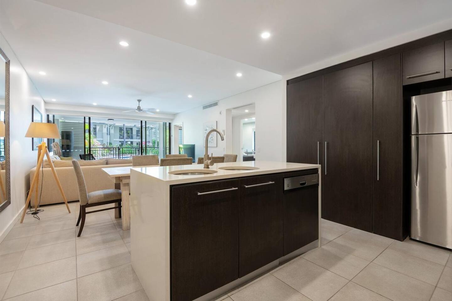 Apartment Poolside Relaxation - Retreat With Access *