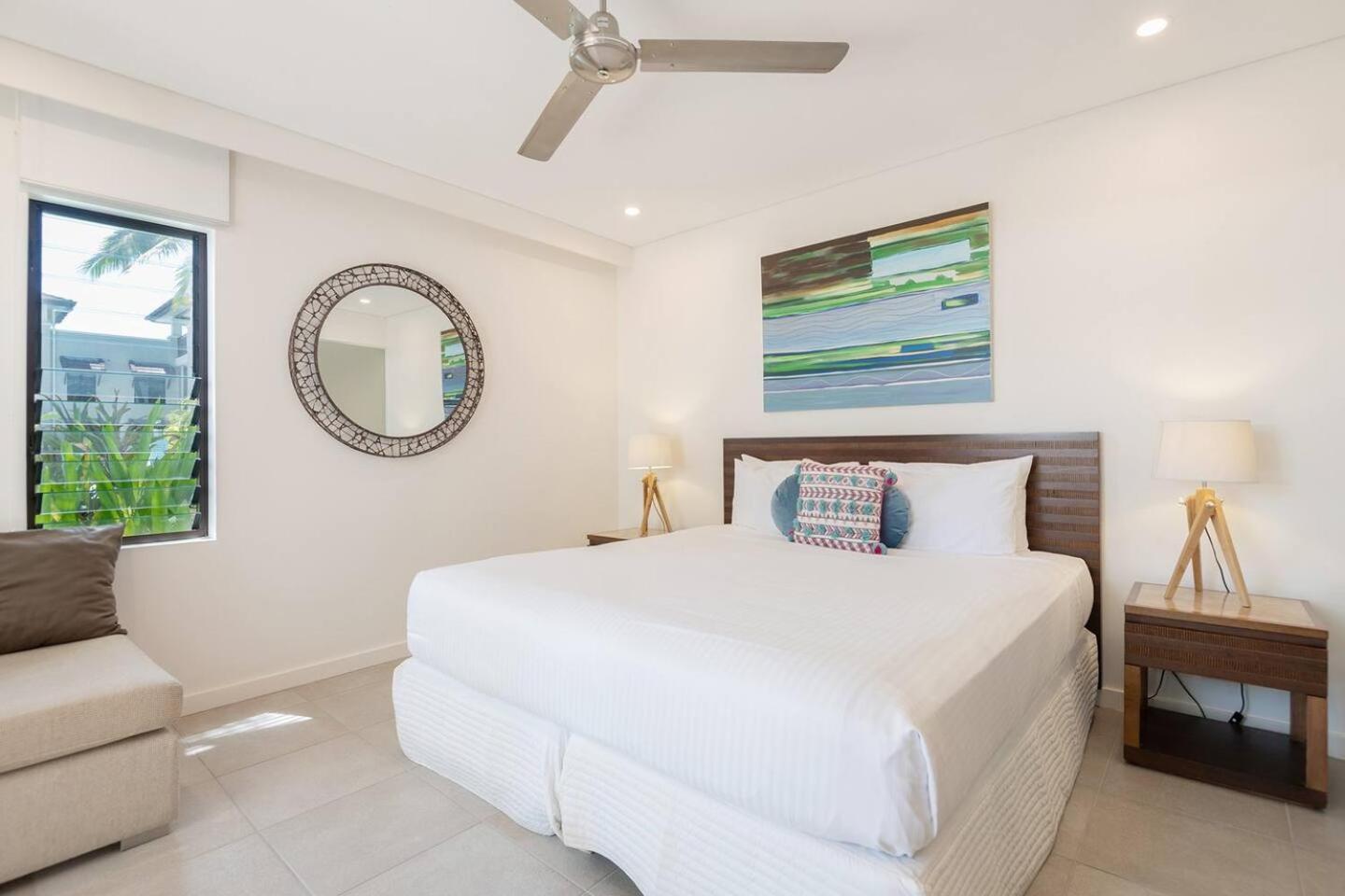 Poolside Relaxation - Retreat With Access Apartment Port Douglas