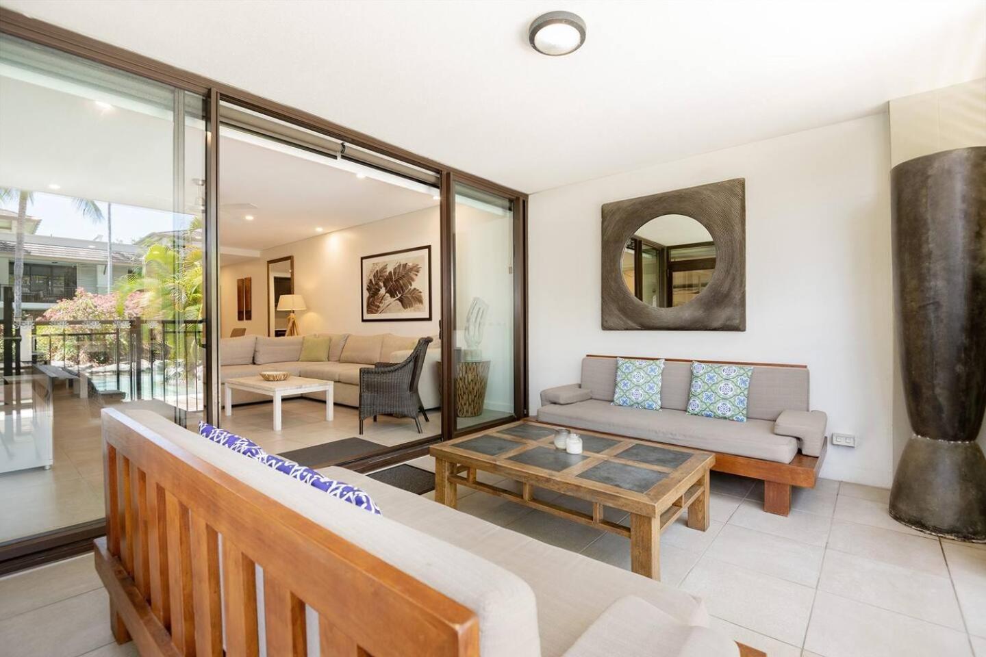 Apartment Poolside Relaxation - Retreat With Access *