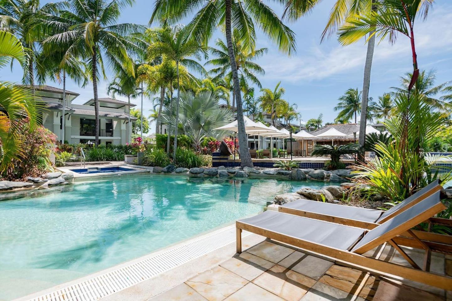 Poolside Relaxation - Retreat With Access *