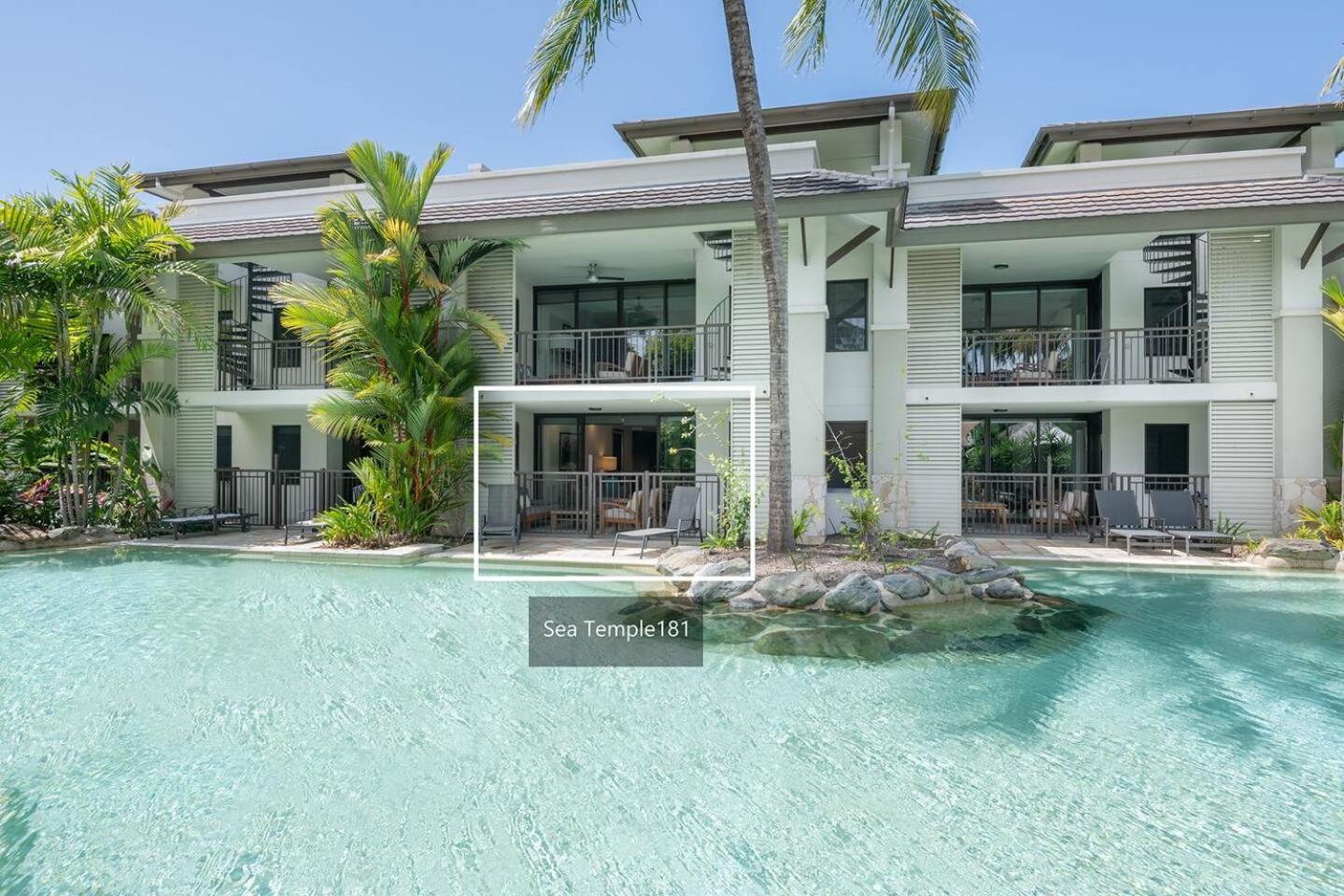 Swim-out Tropical Getaway By Four Mile Apartment