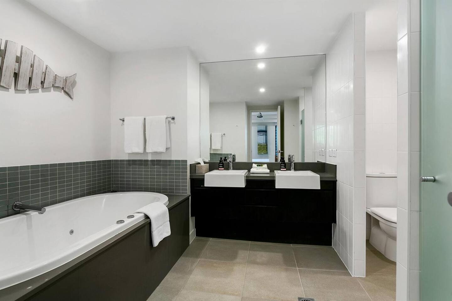 Apartment 'aqua Oasis' Swim-out Sanctuary *