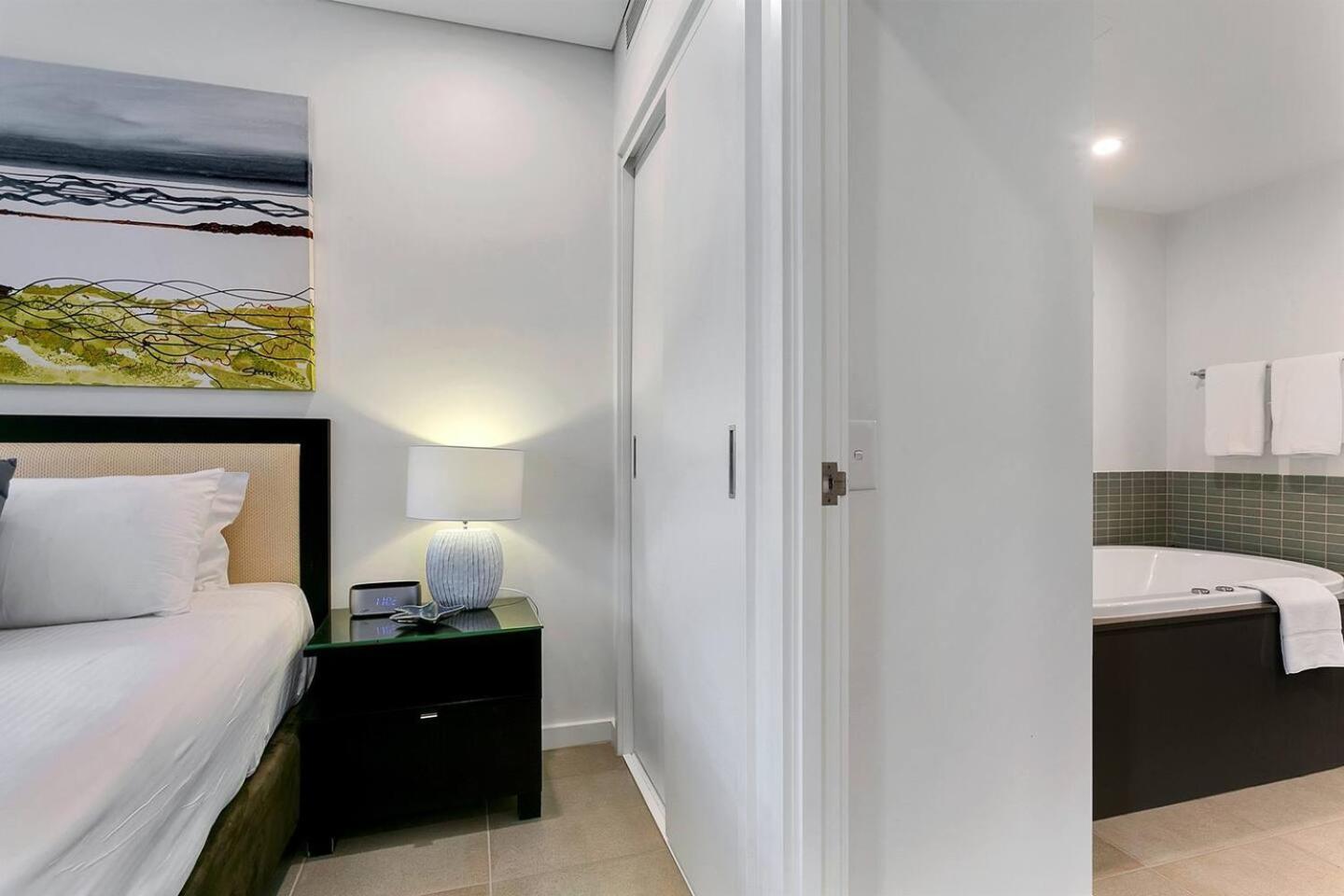 'aqua Oasis' Swim-out Sanctuary Apartment *
