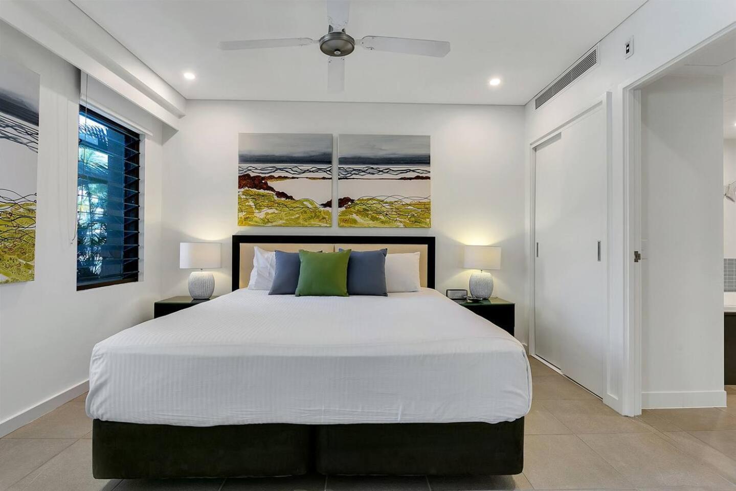 Apartment 'aqua Oasis' Swim-out Sanctuary